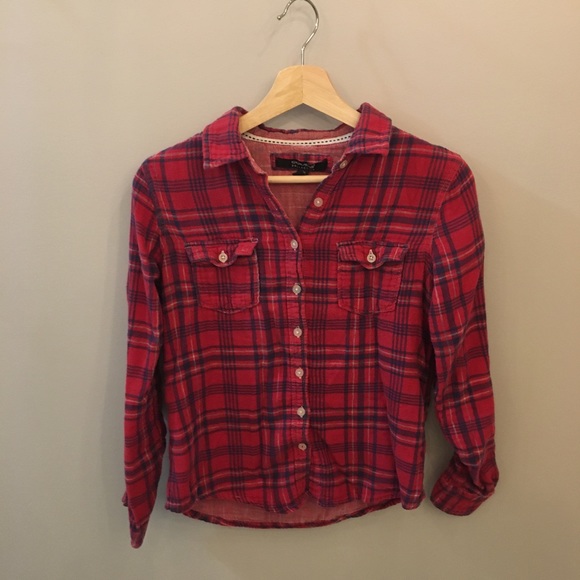 Red shirt - Picture 1 of 2